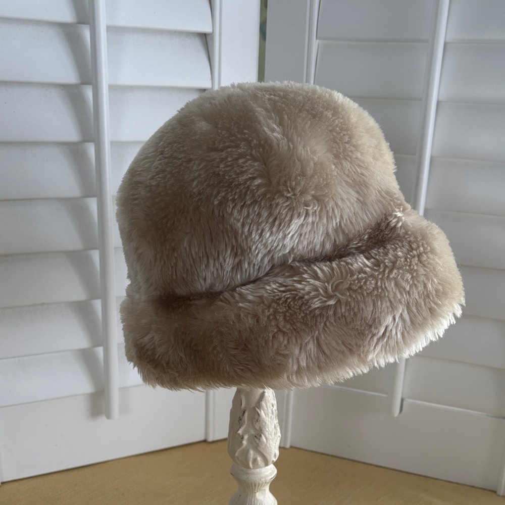 Vintage England Beige Faux Fur Cloche Bucket Hat